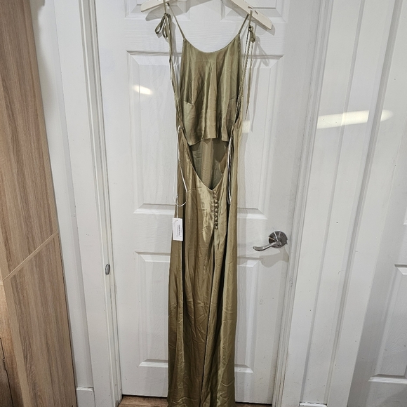 Reformation Jeany 100% Silk Dress in Olive Oil - Picture 4 of 9